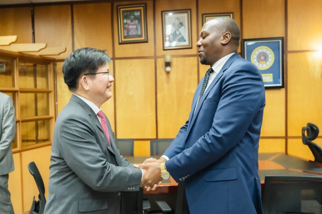 Menteri Luar Negeri Lin Chia-lung dan Perdana Menteri Eswatini Russell Dlamini. (Foto MOFA)