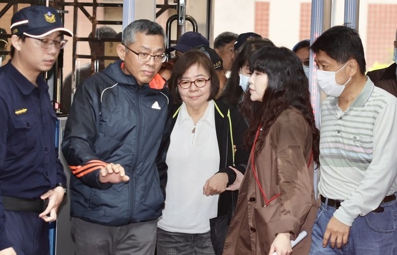 Huang Lu Chin-ju ditahan setelah sidang pada hari Jumat. (Foto CNA)