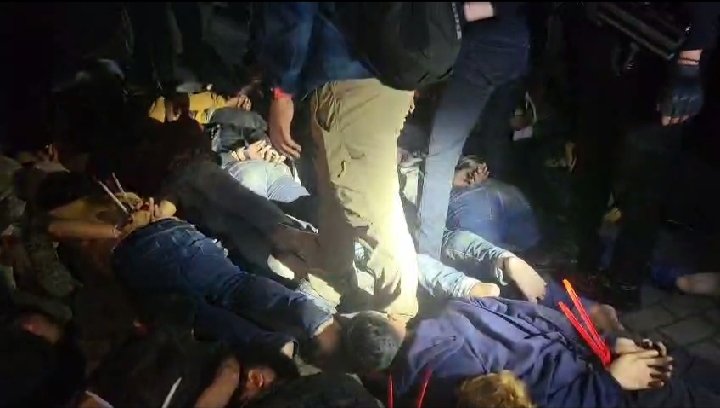 Kepolisian mengamankan 10 anggota ormas yang terlibat bentrok.