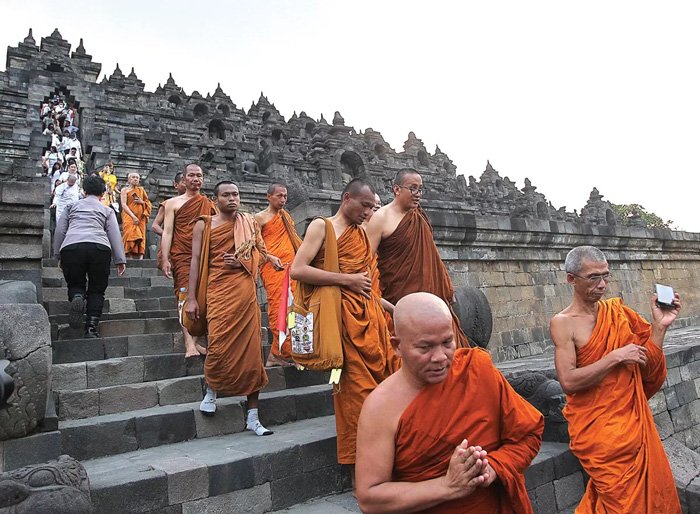 Umat Budha Rayakan Ibadah Waisak Di Candi Borobudur. Foto ; Pinterest