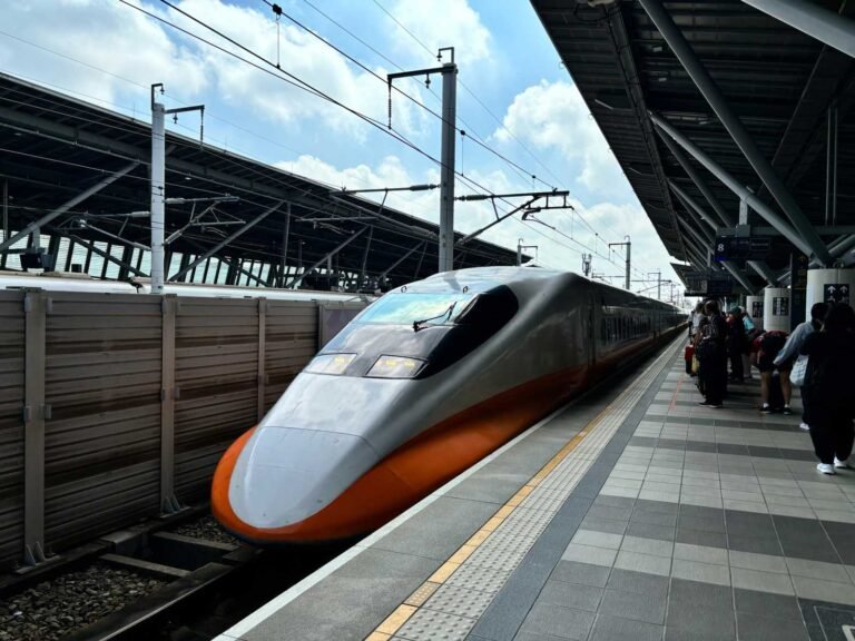 Kereta cepat Taiwan berhenti di Tainan. (Berita Taiwan, foto Charlotte Lee)
