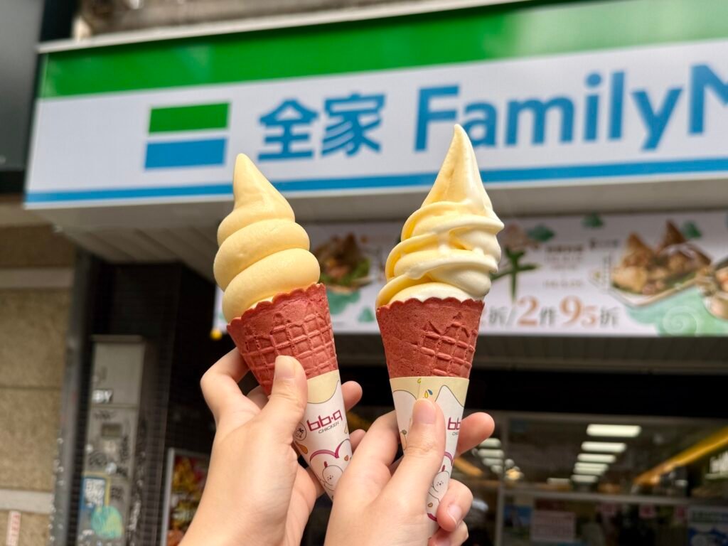 FamilyMart Taiwan meluncurkan es krim lembut rasa tangelo madu. (Berita Taiwan, foto Charlotte Lee)