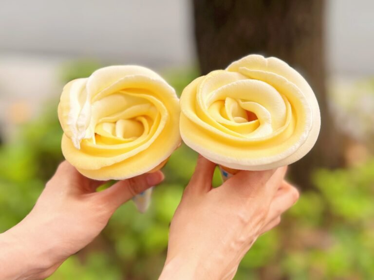 Es krim lembut berbentuk mawar dari FamilyMart Taiwan untuk Hari Ibu. (Foto FamilyMart Taiwan)