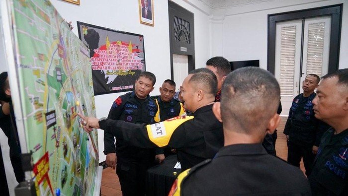 Satuan Brimob Polda Metro Jaya menyiagakan kekuatan dari unsur penanggulangan huru-hara (PHH) sebanyak 8 Satuan Setingkat Kompi (SSK),