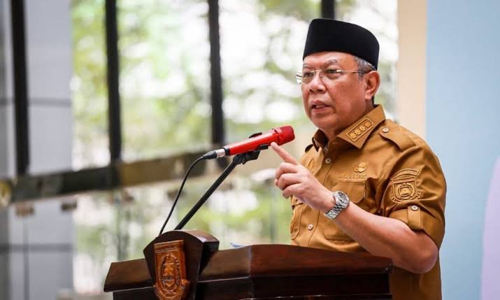Wali kota Tangerang Selatan Benyamin Davnie berikan keterangan terkait insiden lahan parkir.