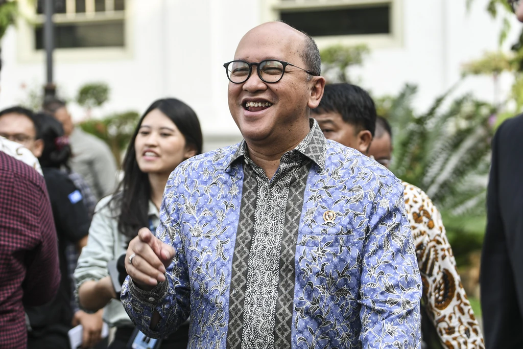 Badan Pengelola Investasi Daya Anagata Nusantara (BPI Danantara) Rosan Roeslani ( CEO ) berjalan usai bertemu dengan Presiden Prabowo Subianto di kompleks Istana Kepresidenan, Jakarta, Selasa (20/5/2025). Foto: Hafidz Mubarak A/ANTARA FOTO