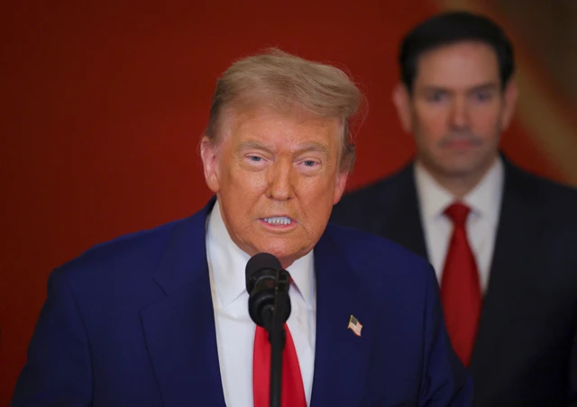 Presiden AS Donald Trump menyampaikan pidato di Gedung Putih di Washington, D.C., AS, setelah serangan AS terhadap fasilitas nuklir Iran, Sabtu (21/6/2025). Foto: Carlos Barria/REUTERS