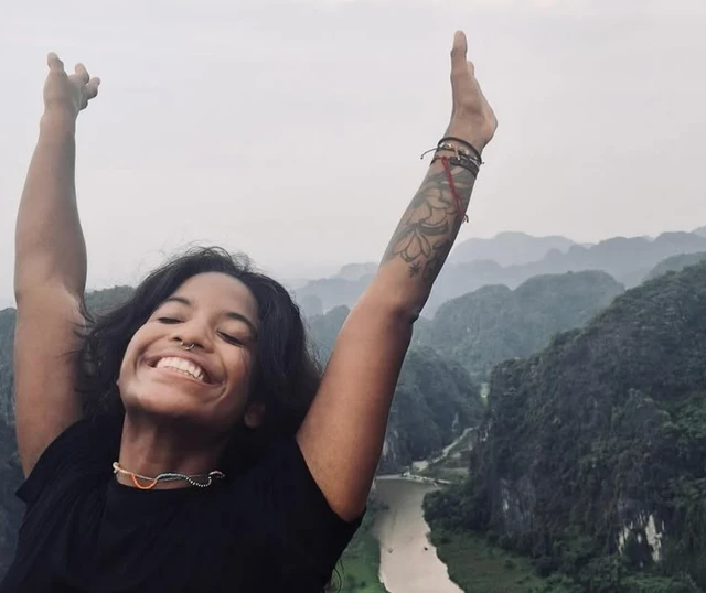 Juliana Marins, WN Brasil yang jatuh di Rinjani, adalah seorang yang suka berpetualang/traveling. Foto: Instagram/@resgatejulianamarins
