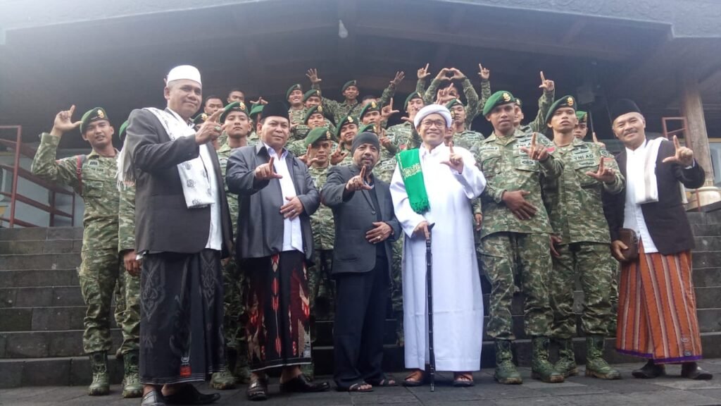 Pimpinan Majlis Dzikir Nurul Wathon Bersama Fachri Nesma Abi.