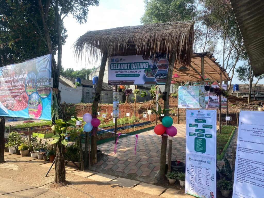 Kelompok Wanita Tani (KWT) Griya Tanam 09 asal Kelurahan Bakti Jaya berhasil menyabet juara 1 dalam lomba Tim PKK tingkat Kota Tangerang Selatan. Foto; Deni/portalbmi.id