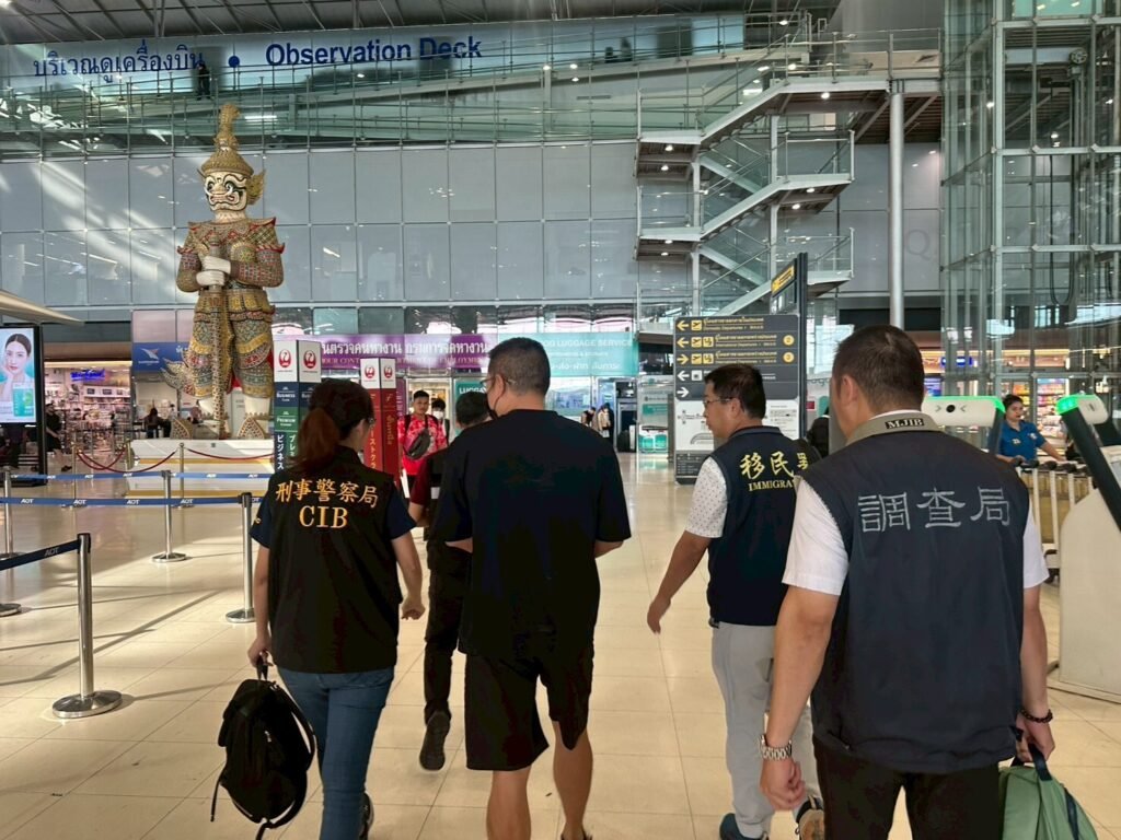 Thailand mendeportasi seorang penyelundup narkoba Taiwan yang dihukum pada hari Kamis. (Foto: CNA, Kantor Ekonomi dan Kebudayaan Taipei di Thailand)