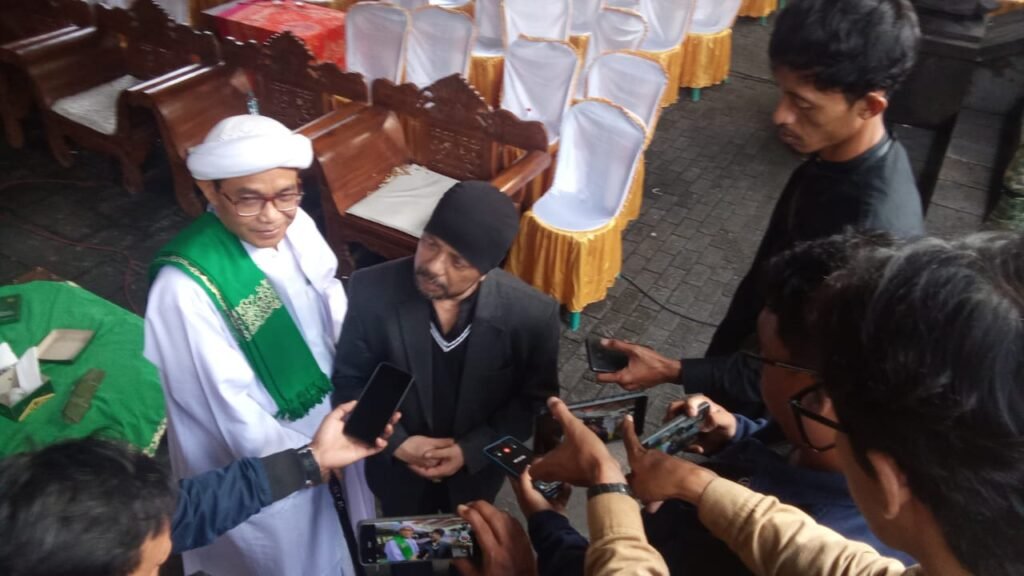 perwakilan keluarga besar Presiden Soeharto, Fachri Nesma Abi dalam acara Dzikir Nurul Waton peringatan hari kelahiran mantan presiden Soeharto, di Kompleks Makam Astana Giribangun, Desa Girilayu, Kecamatan Matesih, Karanganyar,