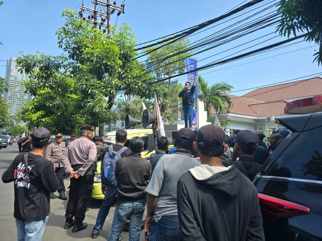 Baihaki Akbar Bersama masa AMI menuntut proses hukum seadil adilnya, 16/6/2025.