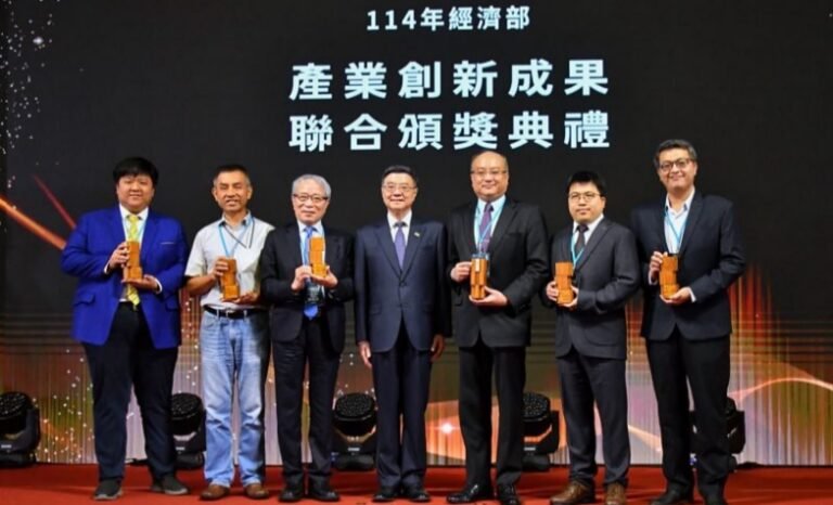 Empat instansi pemerintah turut meraih penghargaan atas kontribusi luar biasa dalam inovasi kebijakan dan pengembangan industri lokal, mencerminkan kerja sama erat antara sektor industri, pemerintah, akademisi, dan lembaga riset dalam mendorong dinamika ekonomi baru Taiwan.