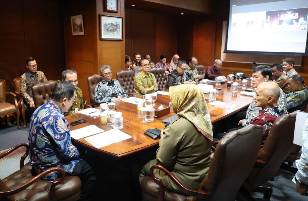 Rina Dewiyanti usai melakukan kunjungan ke Otoritas Jasa Keuangan (OJK) Indonesia bersama jajaran Direksi dan Komisaris PT Bank Pembangunan Daerah Banten (Perseroda) Tbk
