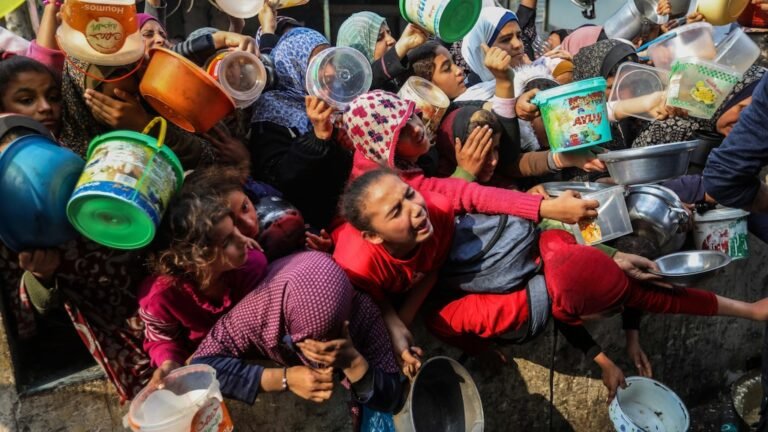 Krisis Kemanusiaan dan Kelaparan Akut di Gaza terjadi akibat blokade total Israel yang membuat pasokan makanan, air, dan obat-obatan dihentikan.