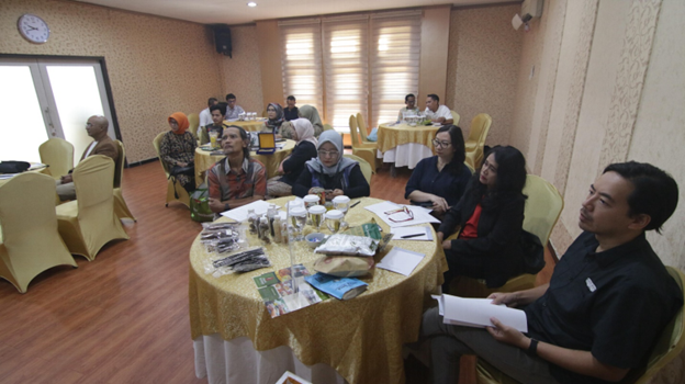 Para peserta seminar menyimak dengan penuh perhatian saat narasumber membagikan pengalaman dan wawasan seputar tantangan ekspor, strategi keberlanjutan, serta kolaborasi lintas sektor