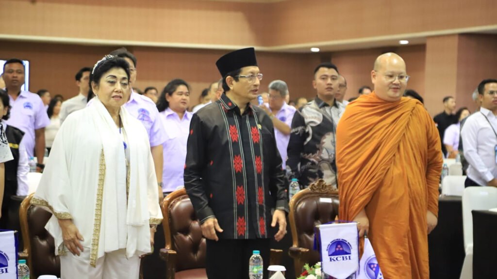 Pendiri sekaligus Ketua Dewan Pembina KCBI Ibu Dra. S. Hartati Murdaya serta Menteri Agama RI Bapak Prof. Dr. K.H. Nasaruddin Umar, M.A.