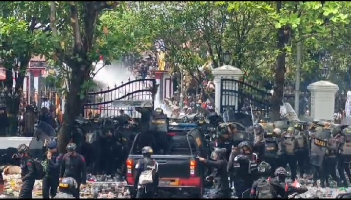 Kapolresta Pati, Kombes Pol Jaka Wahyudi mengatakan aksi demo berlangsung memanas