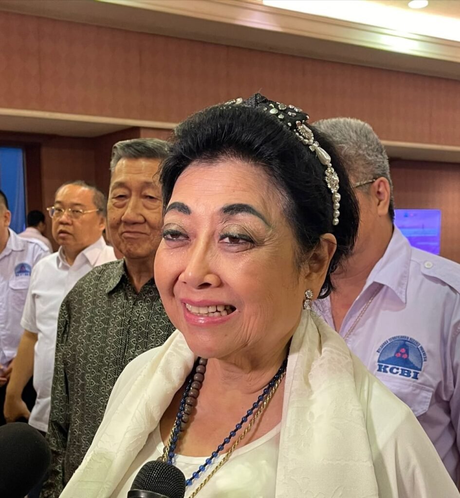 Pendiri sekaligus Ketua Dewan Pembina KCBI Ibu Dra. S. Hartati Murdaya