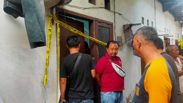 Rumah pelaku yang dijadikan tempat memutulasi wanita Mojokerto di kawasan Lidah Wetan, Surabaya. Foto: Mili.id