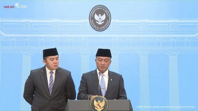 Mensesneg Prasetyo Hadi didampingi Sekretaris Kabinet Teddy Indra Wijaya memberikan keterangan pers di Istana Negara, Jakarta, Senin (8/9/2025). Foto: YouTube/ Sekretariat Presiden