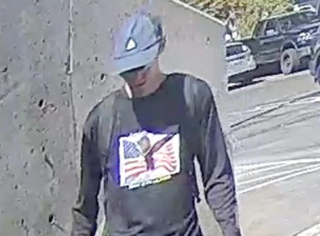 FBI merilis foto pria yang diduga menembak Charlie Kirk, influencer pendukung Trump, Kamis (12/9/2025). Foto: FBI Salt Lake CIty