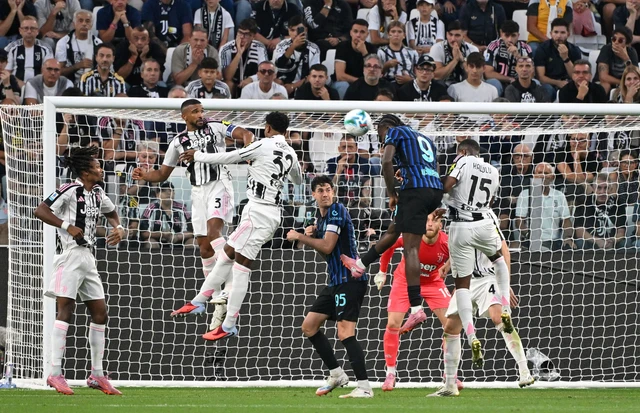 Juventus vs Inter Milan dalam laga pekan ketiga Liga Italia 2025/26 di Stadion Allianz pada Sabtu (13/9) malam WIB. Foto: Alberto Lingria/REUTERS