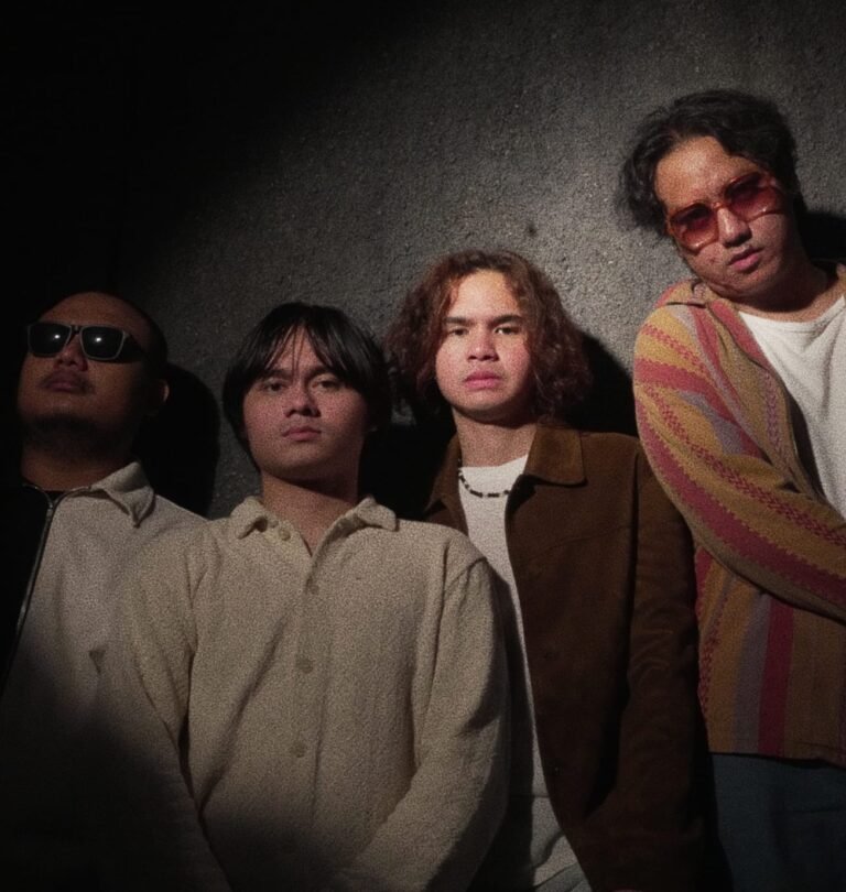 Qodir, band yang digawangi oleh Dul Jaelani (bassist), Deriel Sudiro (gitaris), dan Axel CB (drummer), terbentuk sejak 2022