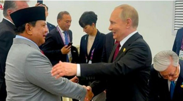 Prabowo gelar pertemuan khusus dengan Presiden Rusia Vladimir Putin di Beijing. Foto: Sekretariat Presiden