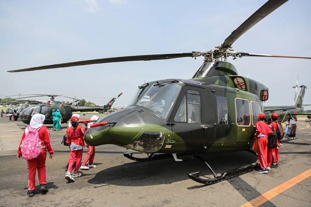 Masyarakat dapat melihat langsung berbagai perlengkapan pertahanan (Alutsista) modern