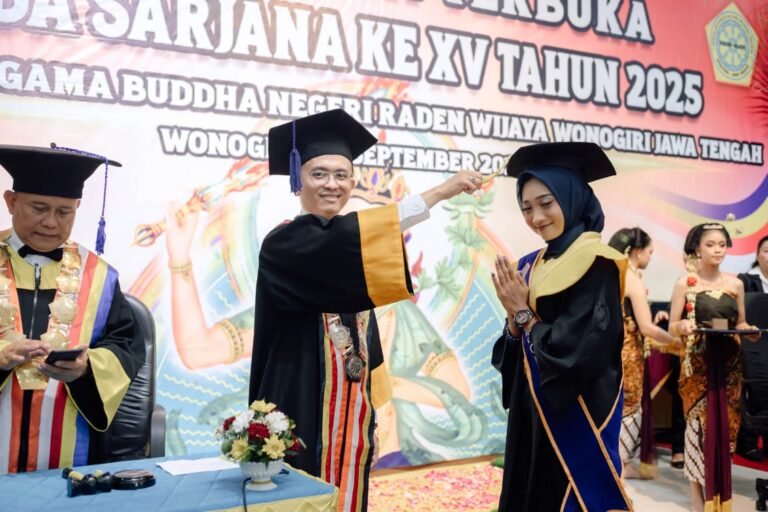 Ketua STABN Raden Wijaya Wonogiri Dr. Sulaiman, Ph. D. di acara wisuda STABN ke-XV.