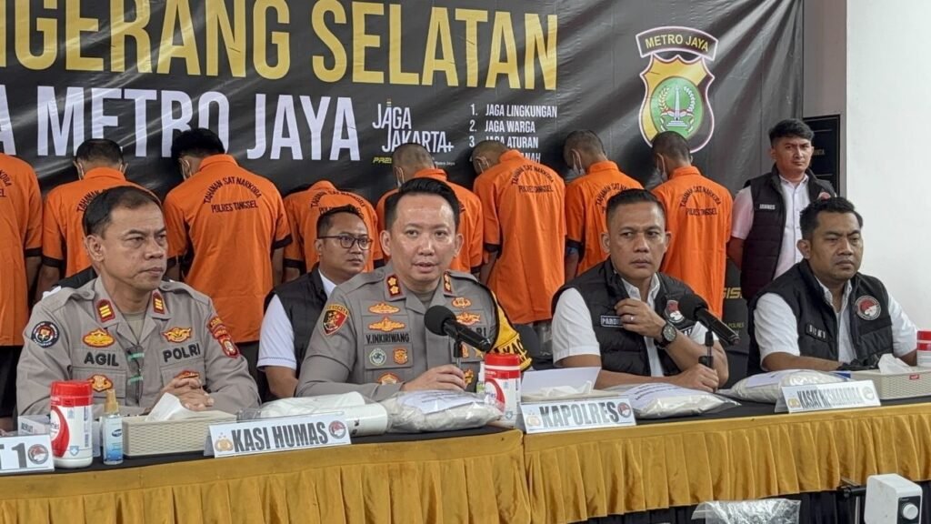 Total ada sembilan tersangka yang sudah diamankan terkait produksi dan peredaran narkotika jenis tembakau sintetis senilai 21 Miliar.