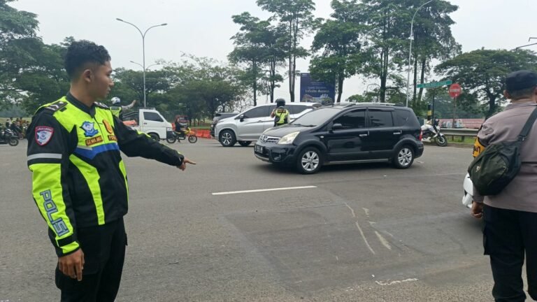 Jalan BSD Raya Utama, Kelurahan Situ Gadung, Kecamatan Pagedangan, Kabupaten Tangerang, sekira pukul 13.30 WIB, Jumat (19/9).