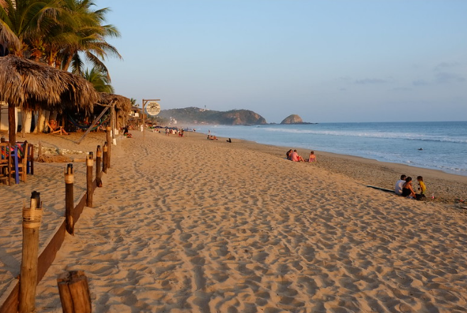 pantai telanjang zipolite