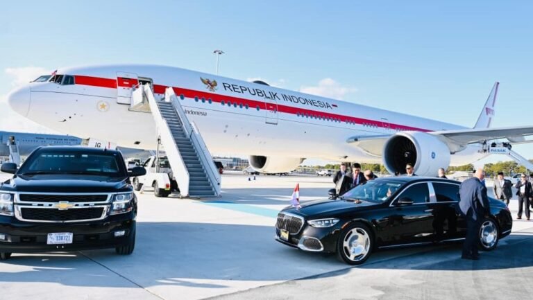 Presiden Republik Indonesia, Prabowo Subianto, tiba di Bandar Udara Internasional John F. Kennedy, New York, Amerika Serikat, pada Sabtu, 20 September 2025, sekitar pukul 16.50 waktu setempat. Foto: BPMI Setpres/Laily Rachev