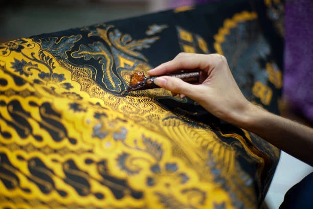 IIlustrasi Hari Batik Nasional 2025. Foto: iStock