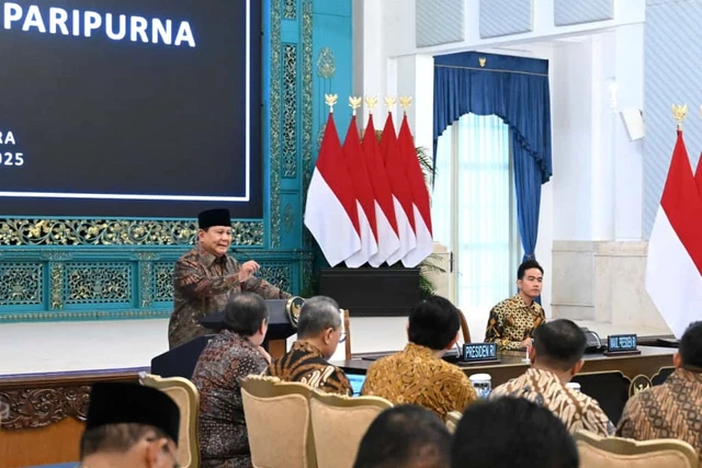 Presiden Prabowo Subianto memimpin Sidang Kabinet Paripurna di Istana Negara, Jakarta, Senin (20/10/2025). Foto: Kris/Biro Pers Sekretariat Presiden