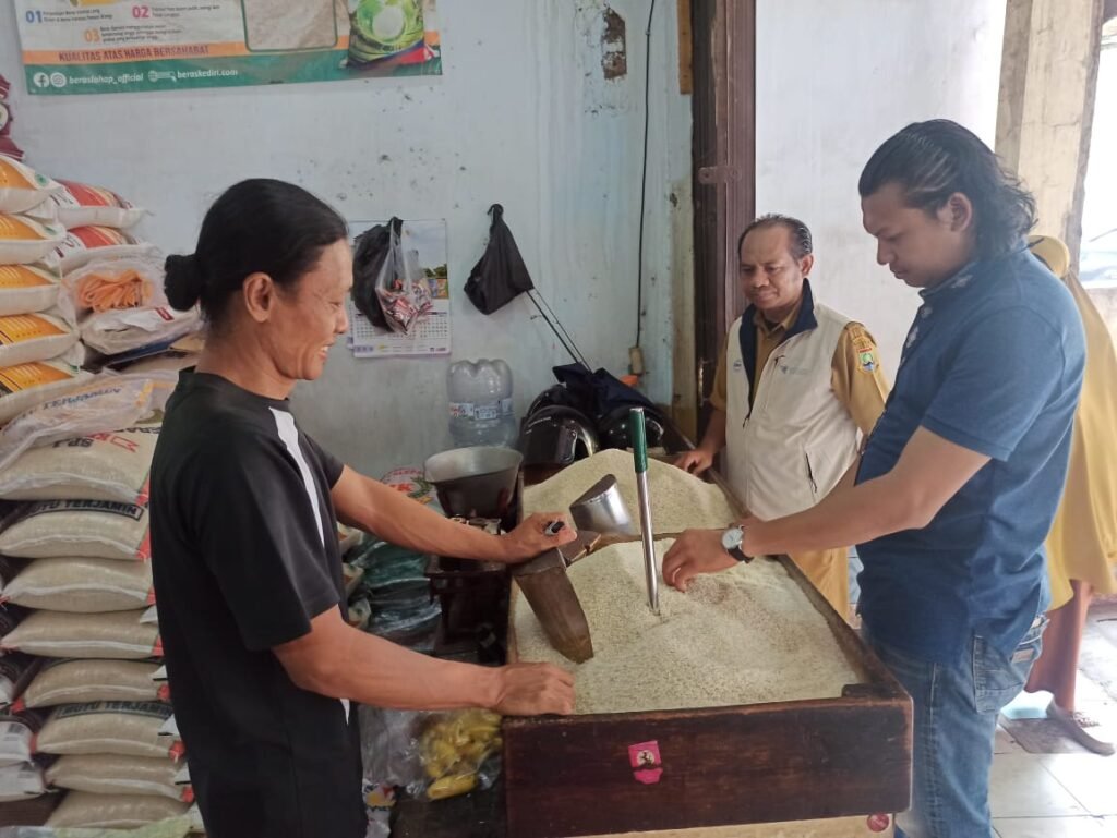 ‎Pemantauan tersebut dilakukan oleh Unit Tindak Pidana Tertentu (Tipidter) Polres Cilegon bersama tim Disperindag, pada Rabu (22/10/2025).