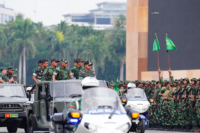 Panglima TNI Jenderal TNI Agus Subiyanto meninjau secara langsung pelaksanaan geladi kotor dalam rangka persiapan upacara puncak Hari Ulang Tahun (HUT) ke-80