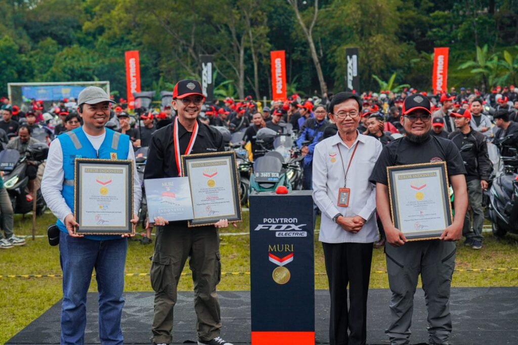 Pertama di Indonesia, Komunitas Pengendara Motor Listrik Polytron bersama PT PLN (Persero) Berhasil Pecahkan Rekor MURI