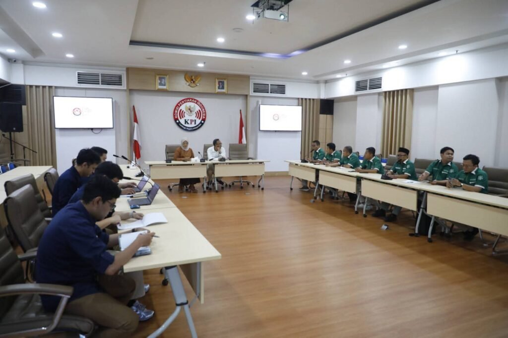 Pengurus LBH PP Ansor yg hadir ; Ketua
Afriendi Sikumbang, SHI, SH, MH, CPM (PIC), Idrus Maulana, SH, MH, C.Med, Dr. Yapiter Marpi, SH, MH, Andi Muh Riski, SH, MH, Abdul Azis, S.Ag, SH, Muhammad Arif Fathoni, SH, MH