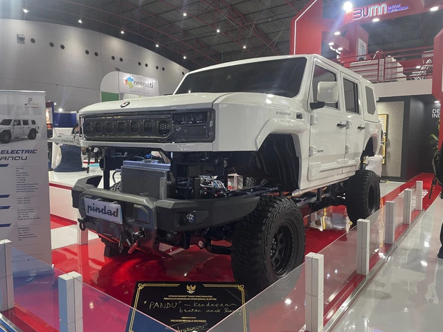Kendaraan taktis Pindad MV3 Electric Pandu di Indodefence Expo 2025 Kemayoran, Jakarta. Foto: Sena Pratama/kumparan