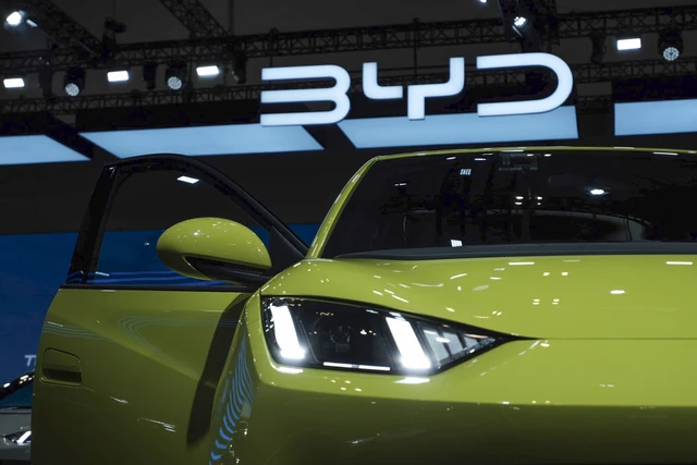 Ilustrasi logo mobil listrik BYD. Foto: Sena Pratama/kumparan