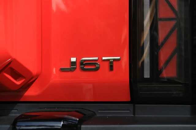 First impression test drive Chery J6T di Jeep Station Indonesia (JSI), Megamendung, Bogor, Minggu (9/11/2025). Foto: Syahrul Ghiffari/kumparan