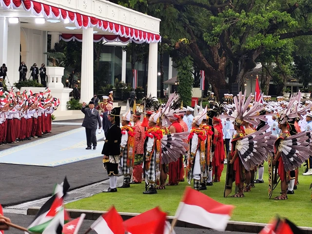Presiden Prabowo Subianto bersama Raja Kerajaan Yordania Raja Abdullah II tiba di Istana Merdeka pada Jumat (14/11/2025).  Foto: Luthfi Humam/kumparan