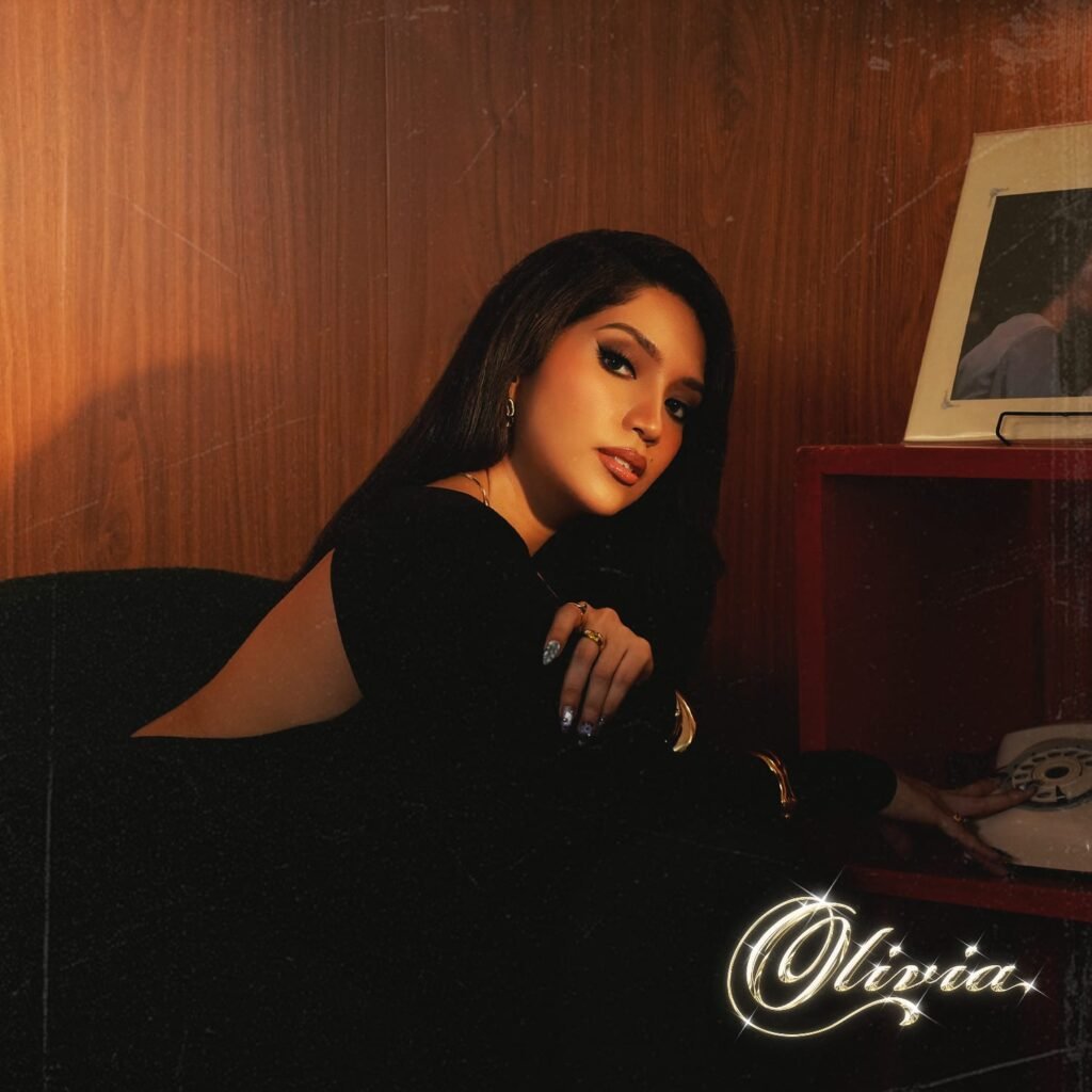 “High” yang merupakan debut single R&B Olivia bercerita tentang kisah cinta yang saat ini sedang Olivia jalani sendiri.