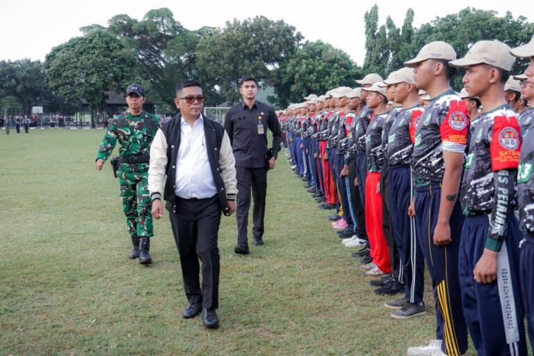 Gubernur Banten Andra Soni resmi menutup kegiatan bertema Pembinaan Profil Pelajar Pancasila dan Deklarasi Pelajar Anti Tawuran yang berlangsung di Markas Batalyon Infanteri 203/Arya Kemuning (Yonif 203/AK) pada Selasa (25/11/2025)
