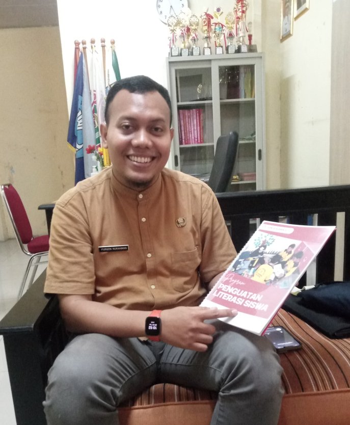 Furqon Nurahman, alumni Fakultas Keguruan dan Ilmu Pendidikan (FKIP) Program Studi Pendidikan Guru Sekolah Dasar (PGSD) Universitas Muhammadiyah Prof.DR. HAMKA (Uhamka)