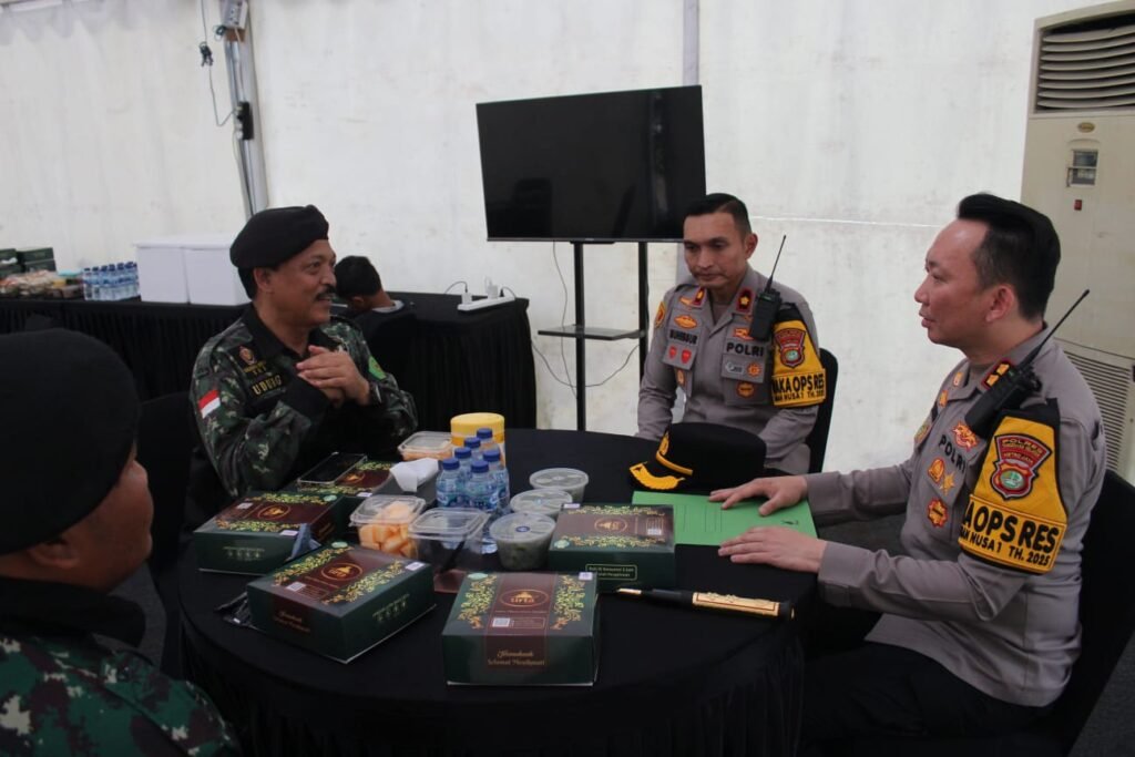 Audiensi Ketua HIPAKAD DPC Tangsel Udung Darmasukana (UDM) bersama KAPOLRES Tangsel AKBP Victor D.H. Inkiriwang sabtu/01/11/2025. FOTO; DENY/PORTALBMI.ID